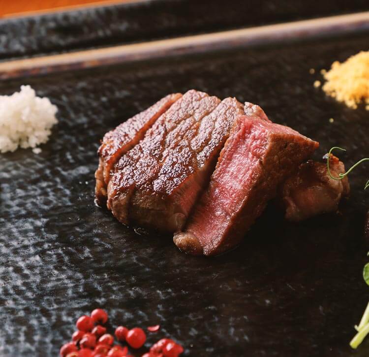 旨味たっぷりの和牛ステーキ