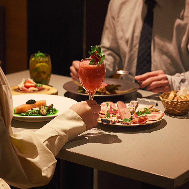 北千住駅周辺の洋風居酒屋『果汁研究所CAJYULABO（カジュラボ）』の口コミレポート。名物・7種類のレモンサワーをはじめとするクラフトサワーとカジュアルフレンチが織りなすマリアージュ