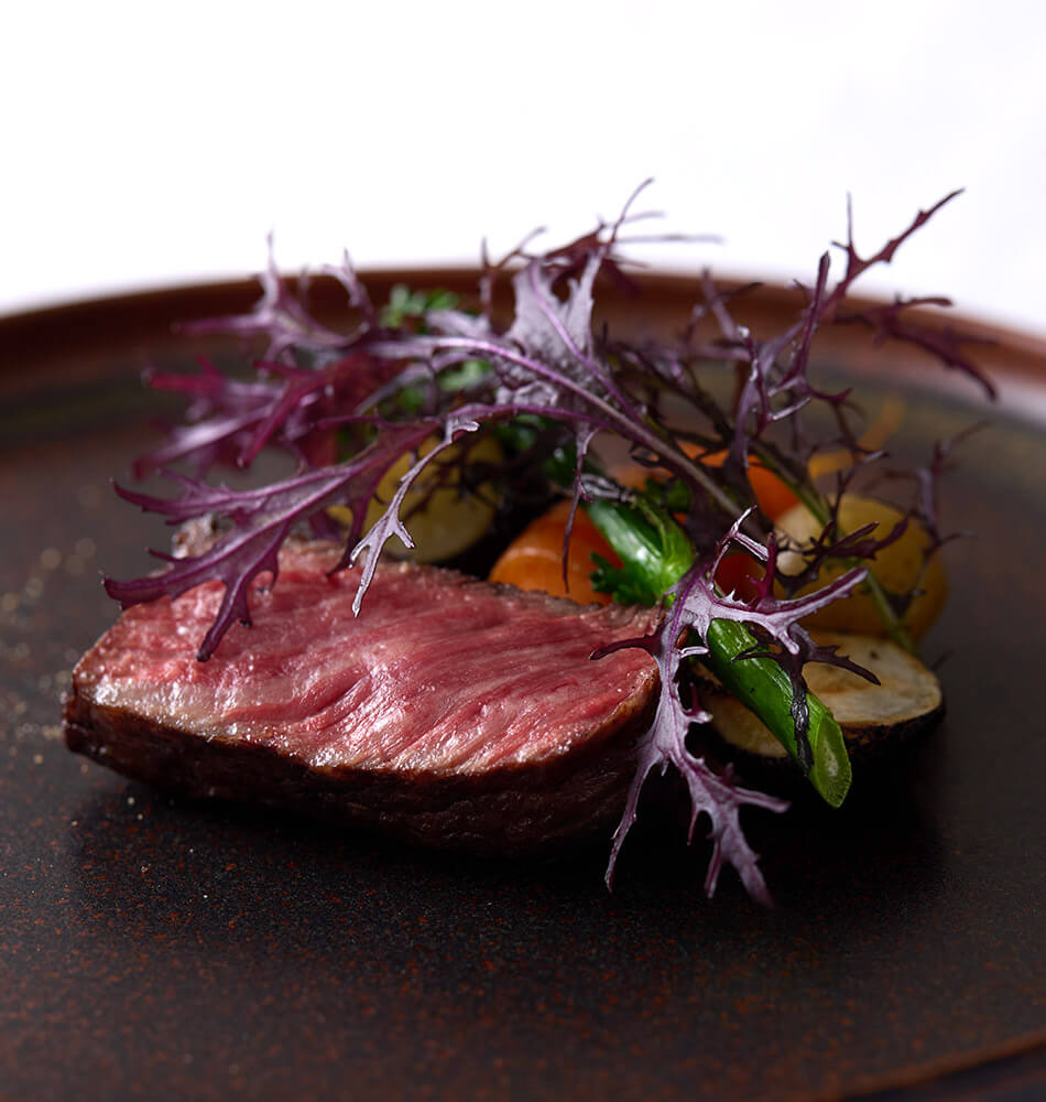新城市産の希少なブランド牛「源氏和牛」を用いた肉料理