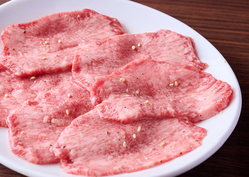 厚切りで提供される、鮮度抜群の一番人気メニュー「タン中」