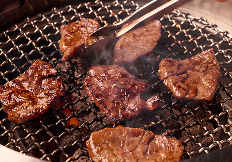 北久里浜駅近く『焼肉 味楽苑 本店』の口コミレポート。創業50余年の伝統が息づく秘伝の揉みダレを用いたタレ焼肉と韓国料理がおすすめ