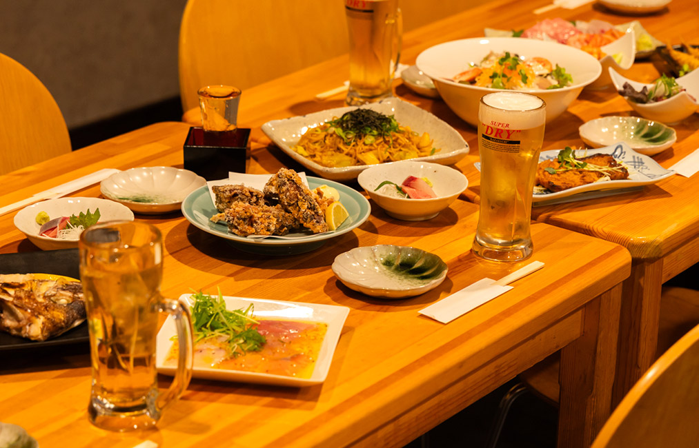 出雲市駅近く『OceanDining 海豚』の口コミレポート。朝獲れ鮮魚を用いた海鮮料理と自由度の高い飲み放題コースが人気の個室居酒屋