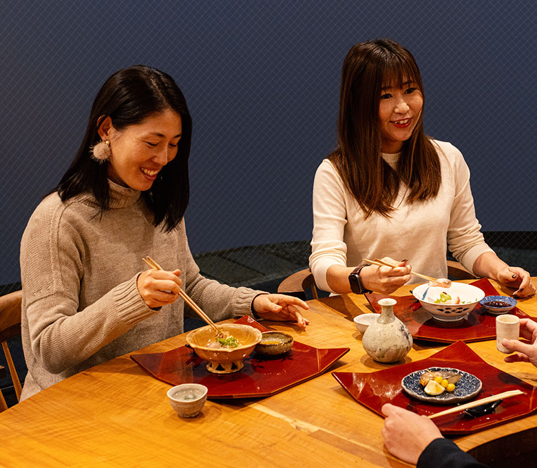 完全なるプライベートが約束された空間の中、美味しい料理に舌鼓を打つ至福のひととき