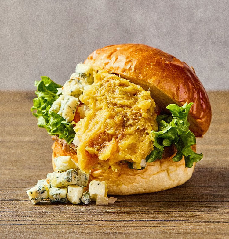 地元の名産を活かしたさつまいもKOEDOブルーチーズ(2,740円)は、川越らしい個性が光る逸品