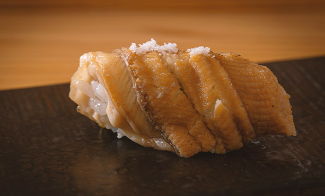 口の中でさらりとほどける繊細な握り寿司