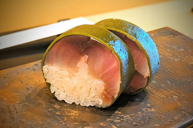 コースの最後を飾るのは、開店当初より看板料理として愛されてきた特製の棒寿司