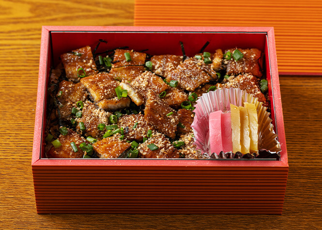 親子二代で守り続ける伝統の味は、テイクアウトや宅配弁当でご自宅でも