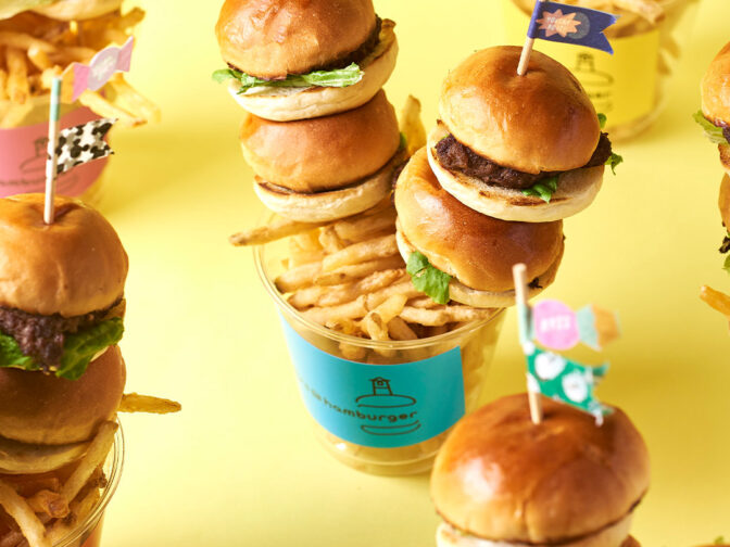 武州和牛100%のグルメバーガー、食べ歩きにはスライダーバーガーがおすすめ