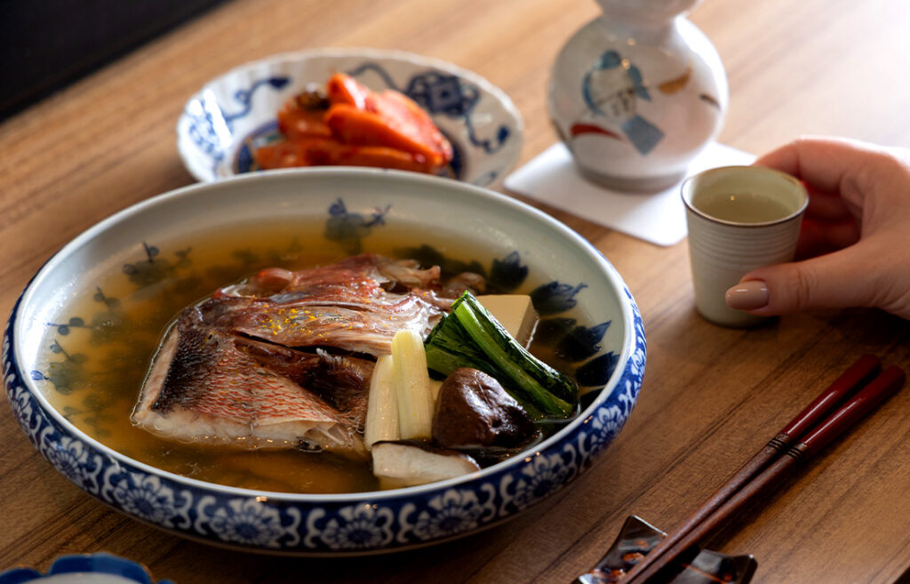 福岡市・渡辺通駅、薬院駅周辺『飯家 まつもと』の口コミレポート。天然魚や朝引き鶏を用いた和食の逸品、寿司、ふぐ料理をカジュアルに楽しめる居酒屋