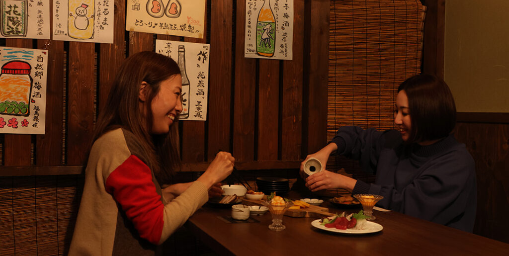 名古屋市・金山駅周辺『隠れ家だいにんぐ 笑゛らぶ』の口コミレポート。自家製燻製や海鮮料理、おでん、日本酒が人気の居酒屋