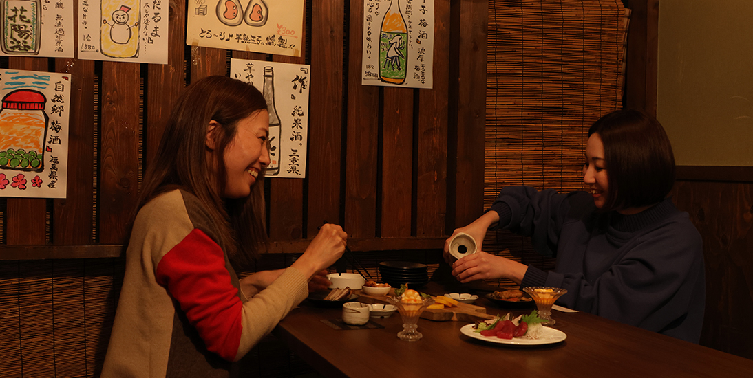 名古屋市・金山駅周辺『隠れ家だいにんぐ 笑゛らぶ』の口コミレポート。自家製燻製や海鮮料理、おでん、日本酒が人気の居酒屋