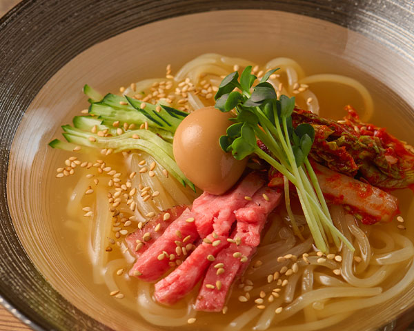 本場岩手の名店と同じ麺を使用した盛岡冷麺が人気