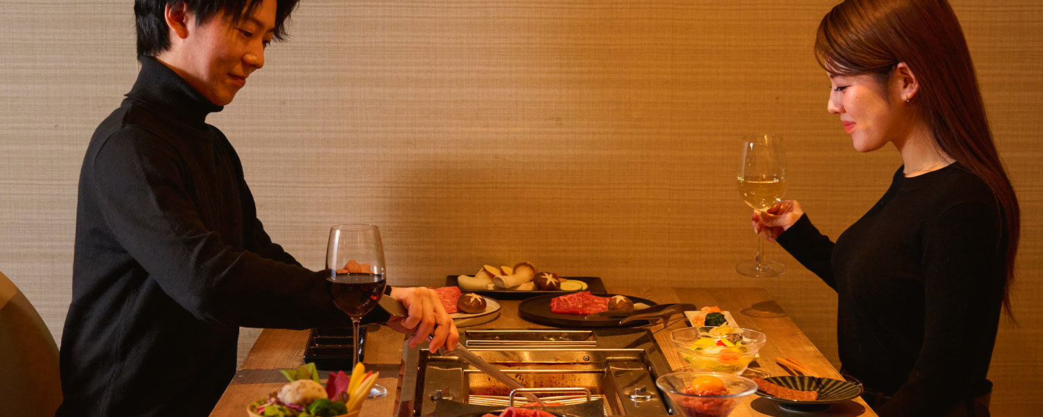 無煙ロースターが完備された店内で満喫する焼肉