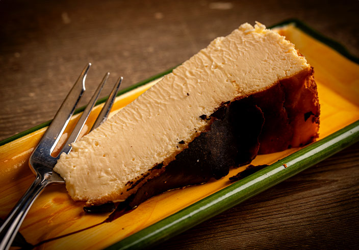 自家製のバスクチーズケーキも人気