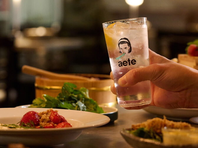 和洋折衷のオリジナリティあふれる料理とお酒が人気