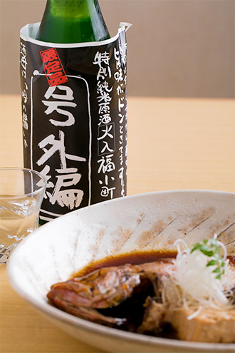 店主が料理に合わせてセレクトした、多彩な品揃えの日本酒