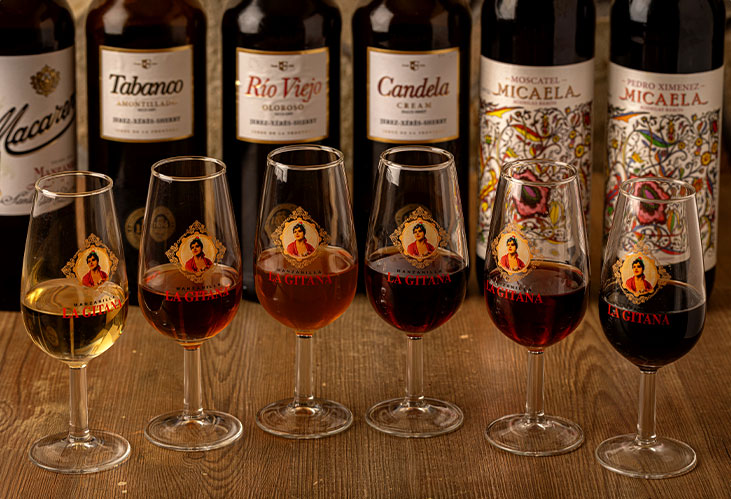 食前酒や食中酒に人気の辛口からデザートワインに最適な甘口まで常時6種類を取り揃えるシェリー酒もおすすめ