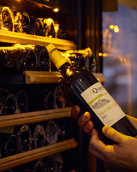 ワインの品揃えも圧巻