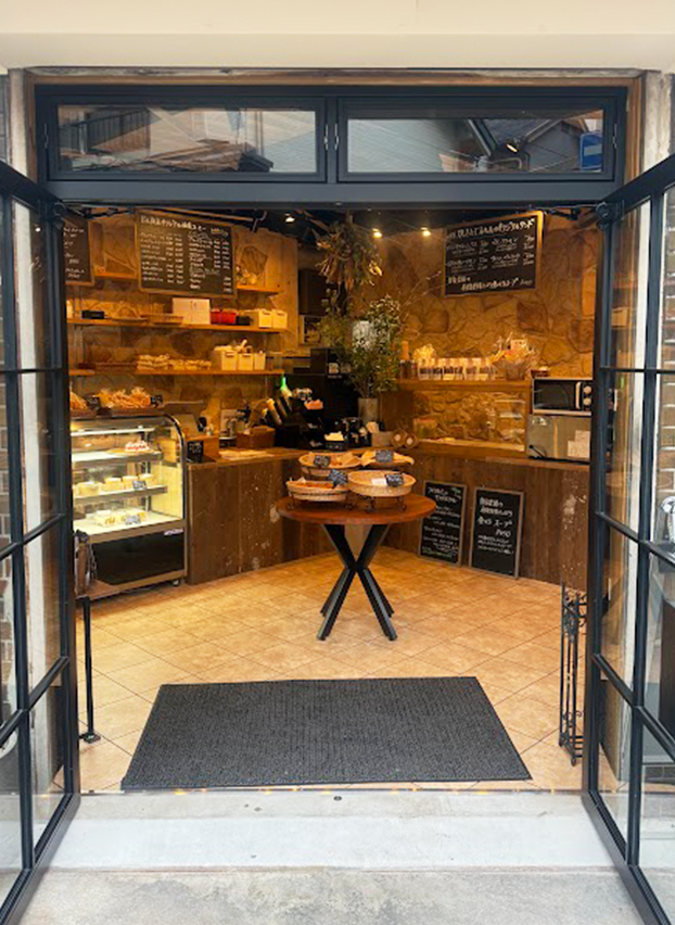 大阪市・新福島駅、福島駅近く『宮元商店』の口コミレポート。自社農園の有機栽培野菜を使用したフレンチ総菜、焼きたてパン、本格スイーツのテイクアウト専門店