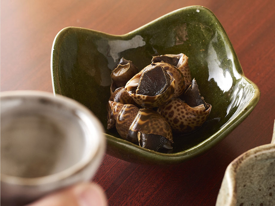 寿司や海鮮料理との最高のマリアージュを演出する、全国各地から届く旬の地酒