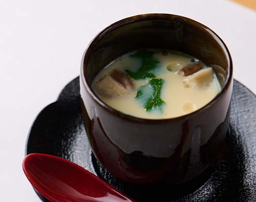 滋味深い茶碗蒸しも人気