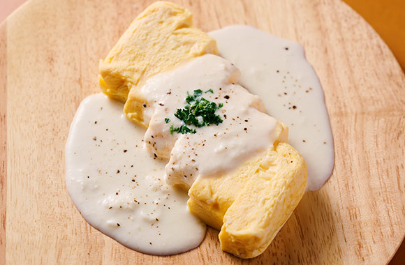 居酒屋の人気メニューを洋食風にアレンジしたユニークな一品も楽しめるアラカルトメニュー