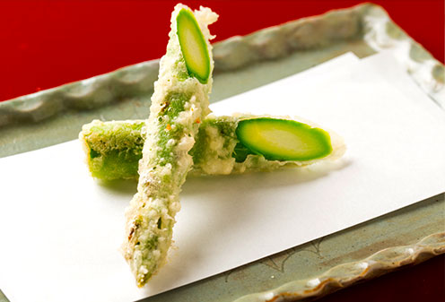 旬の食材の旨味を閉じ込めた、カラッと軽い食感の天ぷら