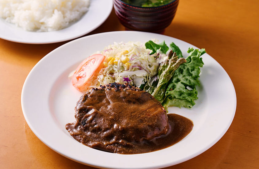 ランチタイムには定食メニューがおすすめ