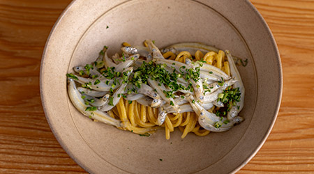 コースの後半に登場する名物のパスタ