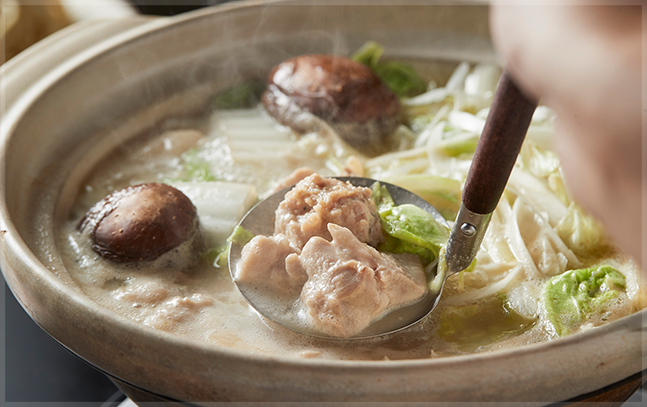 宮崎鶏の旨味を凝縮した名物の白濁水炊き鍋