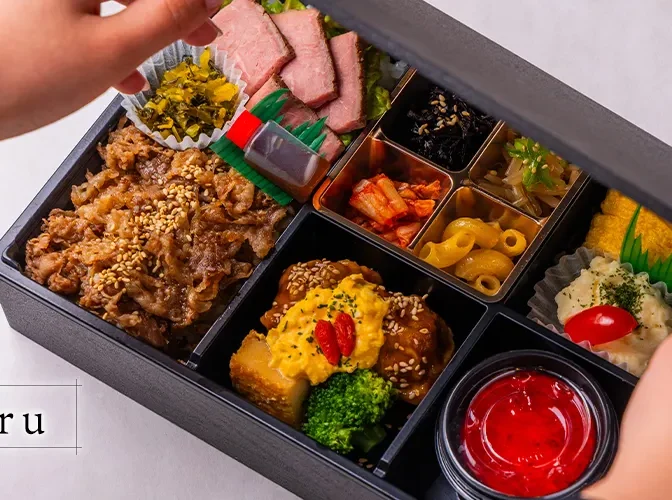 手作りの料理を華やかに盛り付けたお弁当が人気
