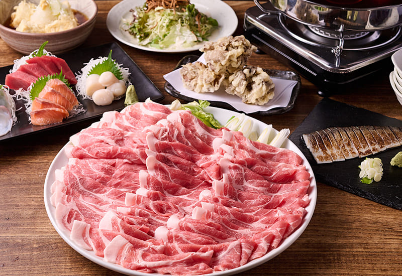 前橋市の居酒屋『山人(やまと)』の口コミレポート。名物の粗挽田舎蕎麦とグランプリ受賞の豚カレー、鮮度抜群の馬刺しがおすすめ、お祝い・法事の食事にも最適