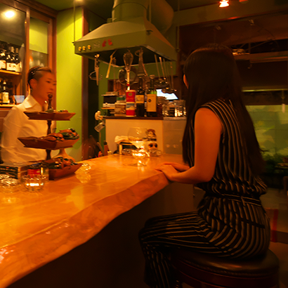 名古屋市中区栄・伏見駅周辺『WINE BAR beagle(ワインバービーグル)』の口コミレポート。イタリア産を中心に世界各国のワインが揃うバー、ワイン初心者や一人飲み、二軒目利用におすすめ