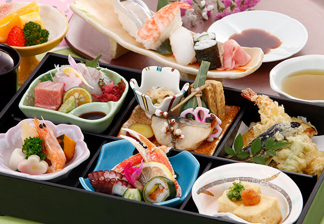 福山市、東尾道駅・福山西IC・西瀬戸尾道IC周辺の和食『香の月』の口コミレポート。地元の旬食材を活かした会席料理や寿司が人気