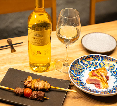 福岡市中央区・西鉄平尾駅周辺の居酒屋『平尾 焼き鳥 肉寿司 にく串や』の口コミレポート。ありたどりの串焼きと鮮度抜群の握り寿司が人気