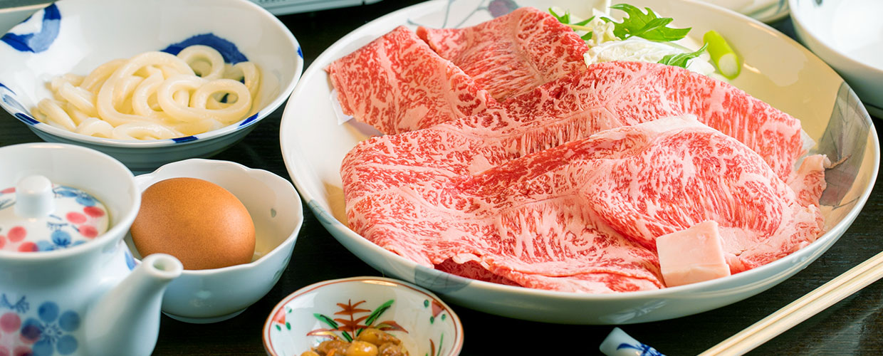 伝統の名物料理のすき焼き「じゅんじゅん」