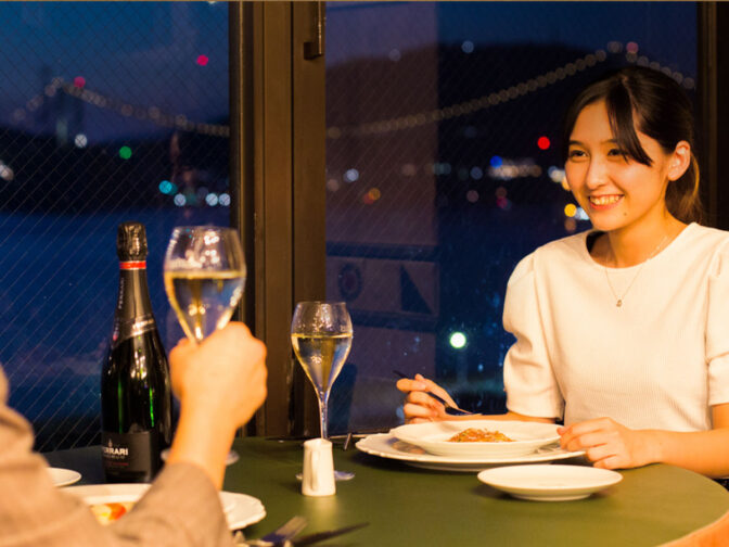 ランチ・ディナータイムに、海を眺めながらイタリアンを満喫