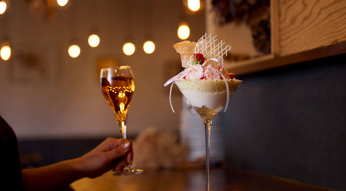流山市・流山おおたかの森駅のバー『夜パフェBAR &VIGO』の口コミレポート。ワイン・シャンパン・コーヒー・中国花茶とのペアリングを楽しむ夜パフェが人気