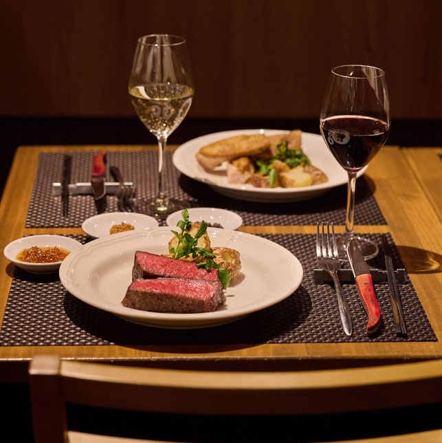 新宿区・四ツ谷駅周辺『Grill&Bistro K(グリルアンドビストロ ケー)』の口コミレポート。比内地鶏や鴨・牛肉の炭火焼きが名物、シェフのこだわりが詰まった平日限定のカレー・パスタランチもおすすめ