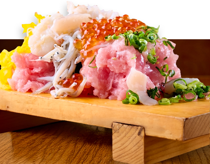 新鮮な魚介を贅沢に使用した名物のこぼれ寿司がおすすめ