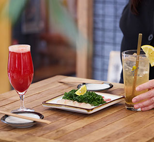 町田市・町田駅近くの居酒屋『酒とおばんざい いそいそ』の口コミレポート。季節のおばんざいと調香師兼醸造家が手掛ける個性豊かなお酒が人気