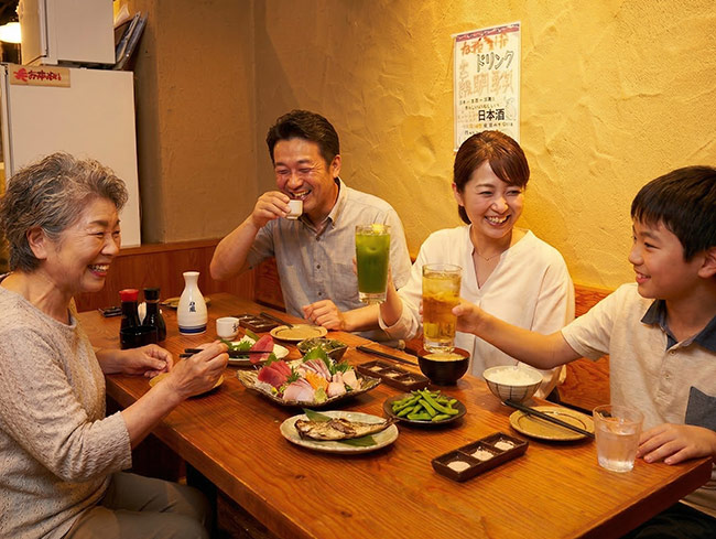 明るい時間から楽しむ昼飲み利用や家族の団らんの夜ご飯にもおすすめ