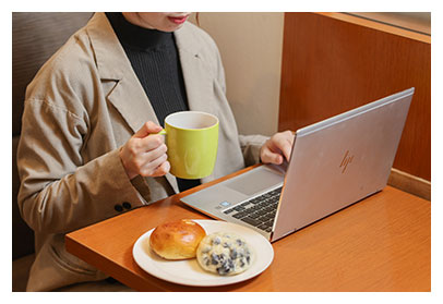 セルフサービスで自由におかわりできる至福のティー・カフェフリー