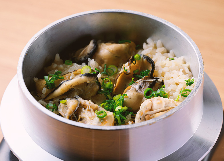 食事の〆に人気の牡蠣釜めし