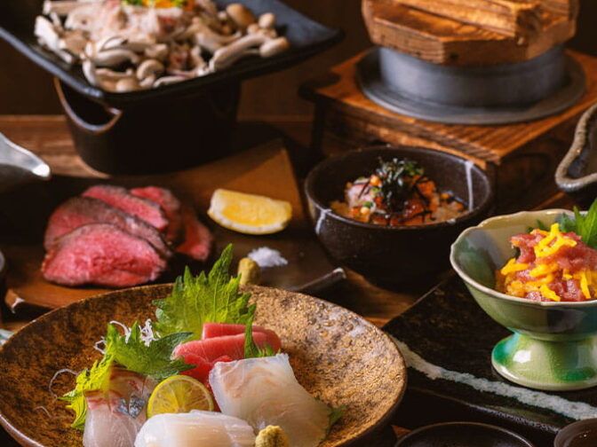 炭火焼料理と海鮮料理を堪能できる和食居酒屋