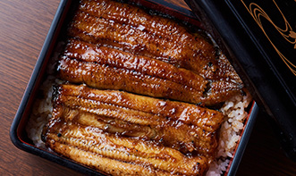 香ばしく焼き上げ、秘伝のタレで仕立てた極上うな重