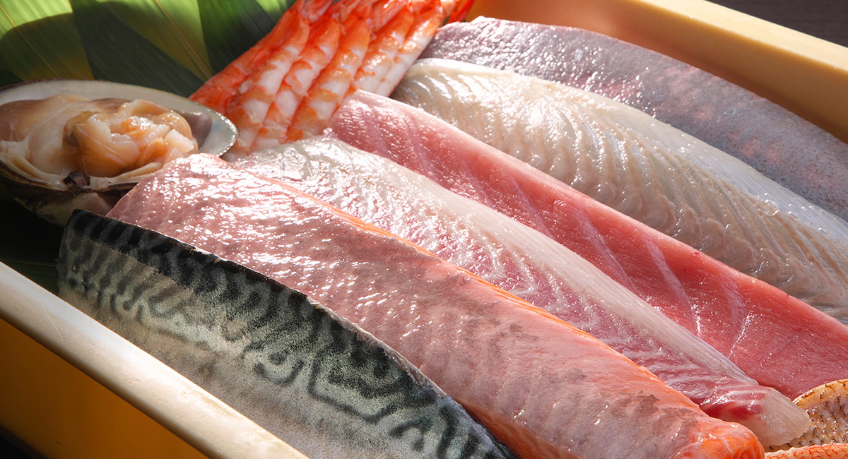 炙り海苔の香りと新鮮な海鮮ネタが美味しい名物包み寿司や握り寿司