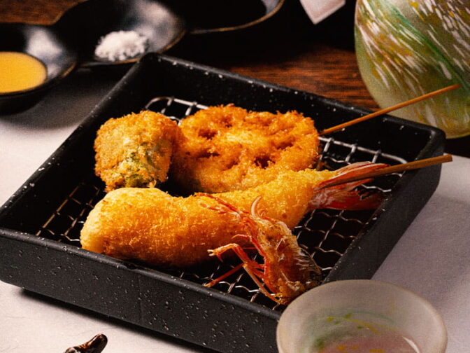 串カツと家庭的な和食が人気の隠れ家居酒屋