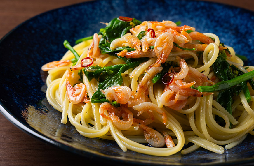 季節の食材がたっぷりと入ったパスタが人気