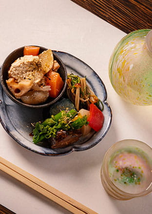 本格和食とこだわりの串カツは、気軽な立ち寄り・一人飲みから記念日ディナー・お集まりまでおすすめ